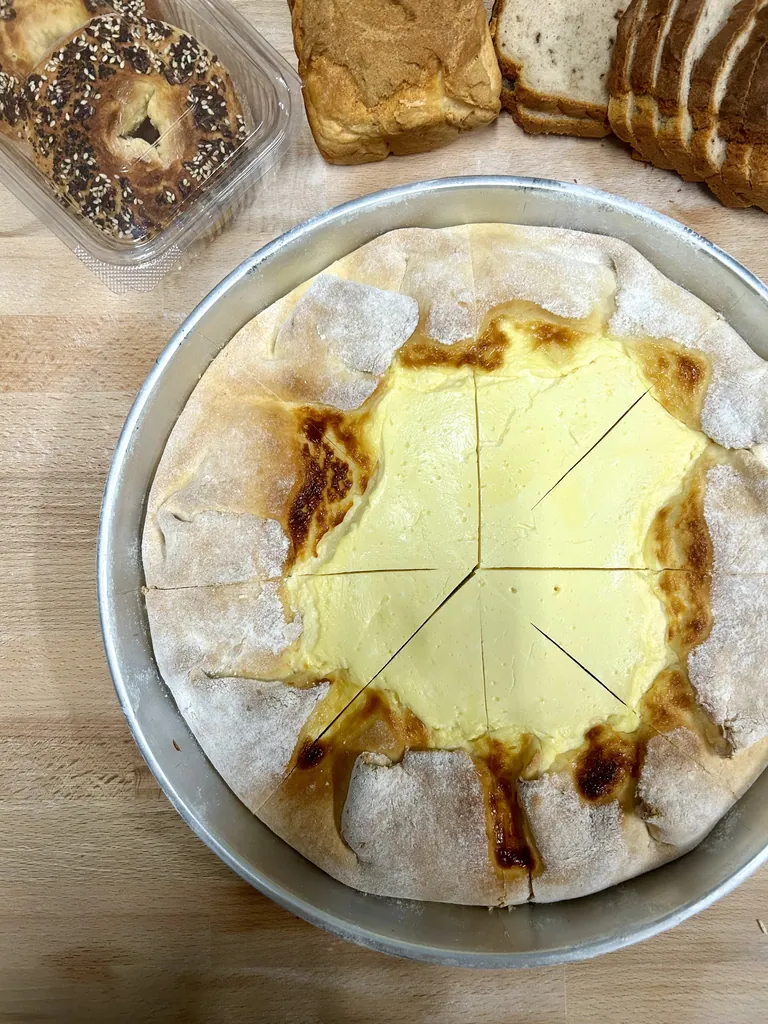 Štajerska gibanica s skuto na pladnju