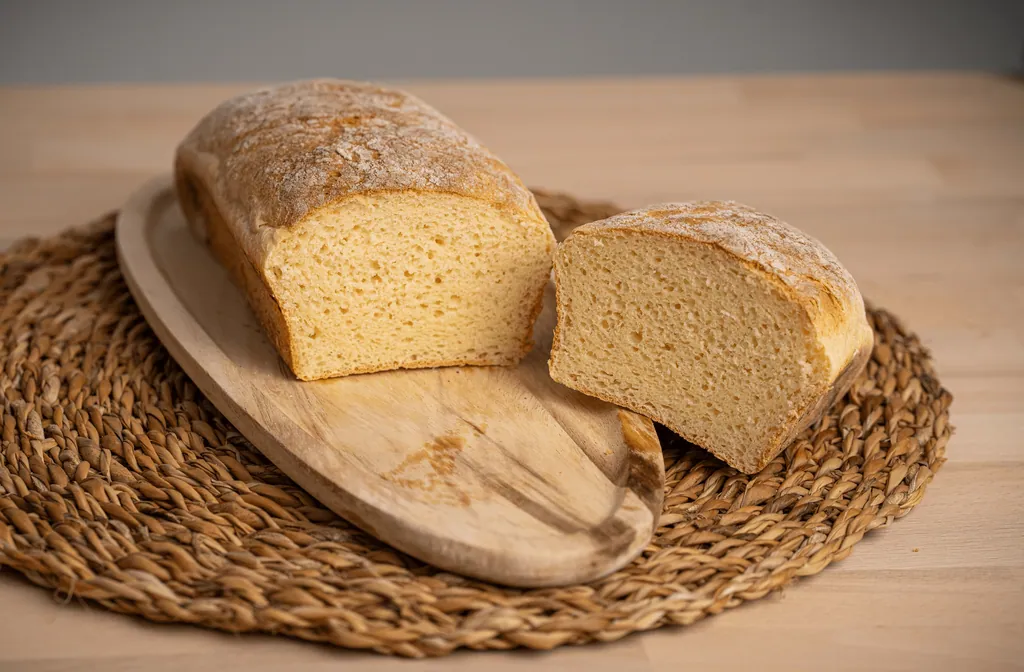Beli mlečni kruh brez glutena